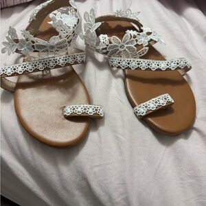 Source Unknown White Lace Tan Sandals